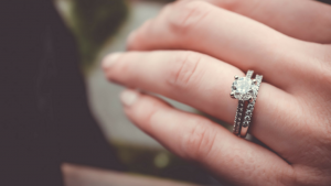 Cat de dificila este alegerea unui inel de logodna?